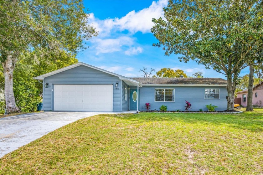Welcome to this beautiful home on just under 1/4 acre! As you - Beach Home for sale in Spring Hill, Florida on Beachhouse.com