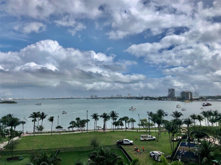 SPECTACULAR DIRECT EAST BAY/PARK VIEWS FROM THIS 6TH FLOOR UNIT - Beach Condo for sale in Miami, Florida on Beachhouse.com