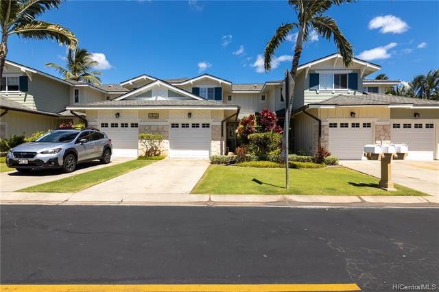 This well-maintained 3 bed/3 bath Townhome w/garage & covered - Beach Condo for sale in Kapolei, Hawaii on Beachhouse.com