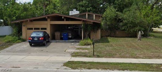 Spacious 3-bed, 2-bath home on a large 0.34-acre lot in the - Beach Home for sale in Lehigh Acres, Florida on Beachhouse.com