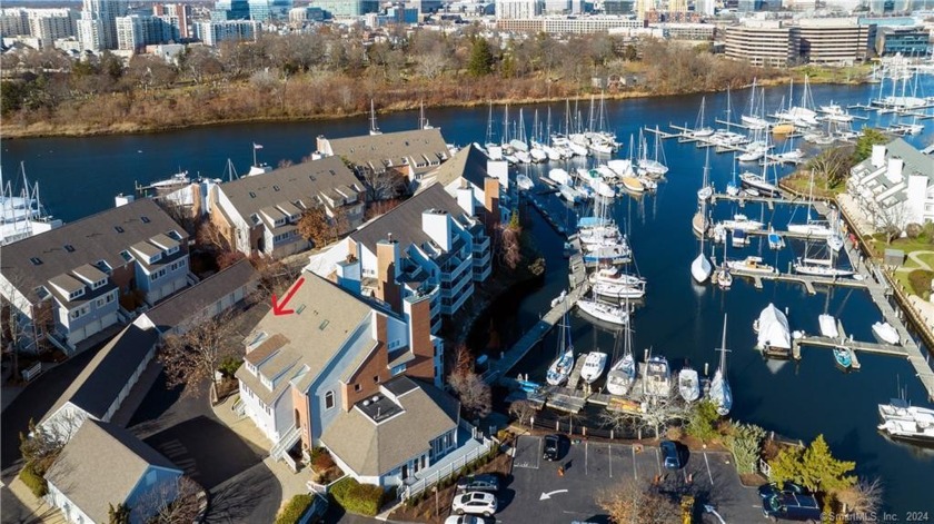 SELLER WILL ONLY ACCEPT CASH OFFERS. This WATERFRONT, 2 level - Beach Condo for sale in Stamford, Connecticut on Beachhouse.com