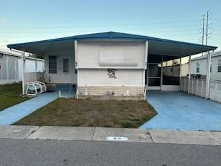 AFFORDABLE, STURDY, 878 sq. ft. HOME - WELCOME TO THIS 2BR/2BATH - Beach Home for sale in Clearwater, Florida on Beachhouse.com