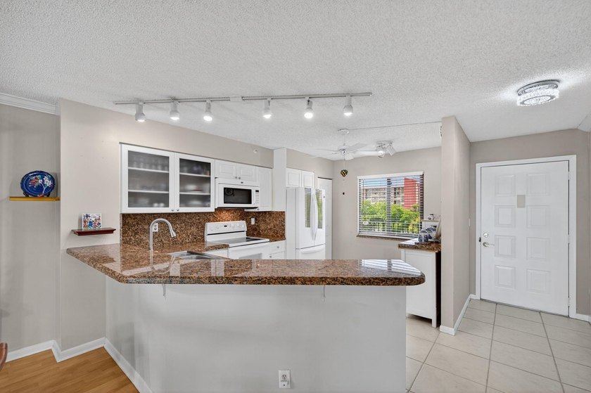 Beautiful Fully Renovated Condo With Amazing View, New Kitchen & - Beach Condo for sale in Pompano Beach, Florida on Beachhouse.com