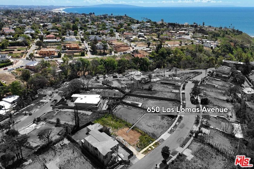 Nestled in the highly coveted El Medio Bluffs, this 5,870-SF lot - Beach Lot for sale in Pacific Palisades, California on Beachhouse.com
