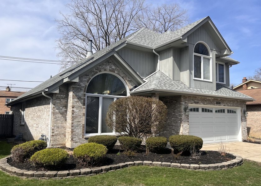 THIS HISTORIC BEVERLY-POINTE COMMUNITY JUST 12 MILES SOUTHWEST - Beach Home for sale in Chicago, Illinois on Beachhouse.com