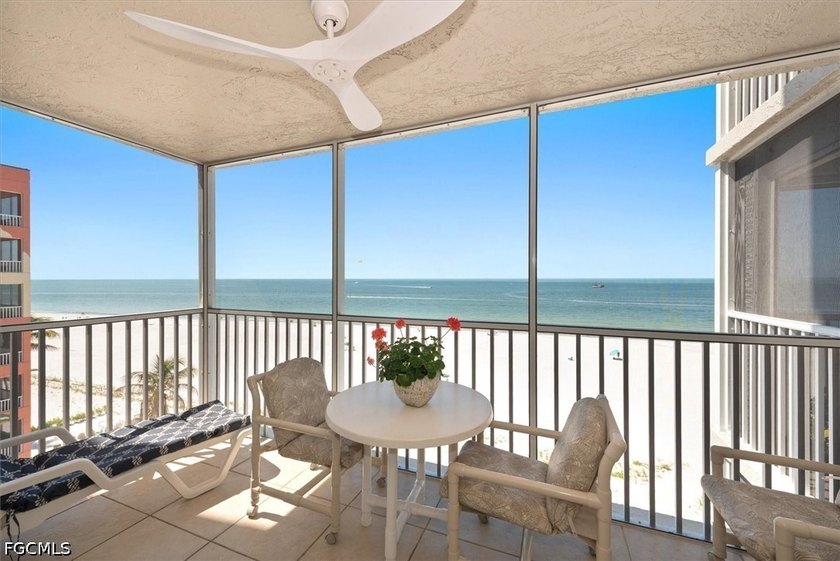 1 bed/ 1 bath DIRECT GULF FRONT Condo with a combination of a - Beach Condo for sale in Fort Myers Beach, Florida on Beachhouse.com