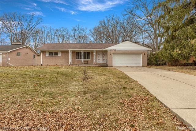 **WELCOME TO 20766 HCL JACKSON A HUGE BRICK RANCH OFFERING OVER - Beach Home for sale in Grosse Ile, Michigan on Beachhouse.com