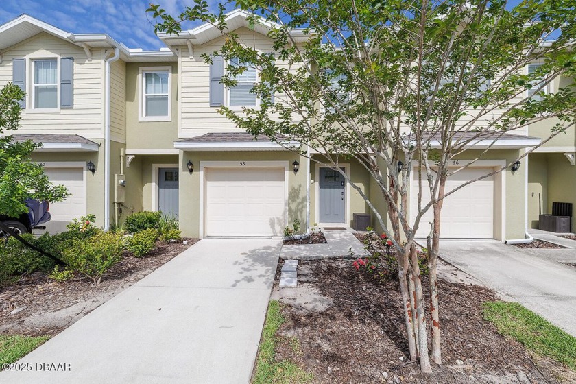 Welcome home to Bella Oaks! Incredible townhouse located in the - Beach Townhome/Townhouse for sale in Port Orange, Florida on Beachhouse.com