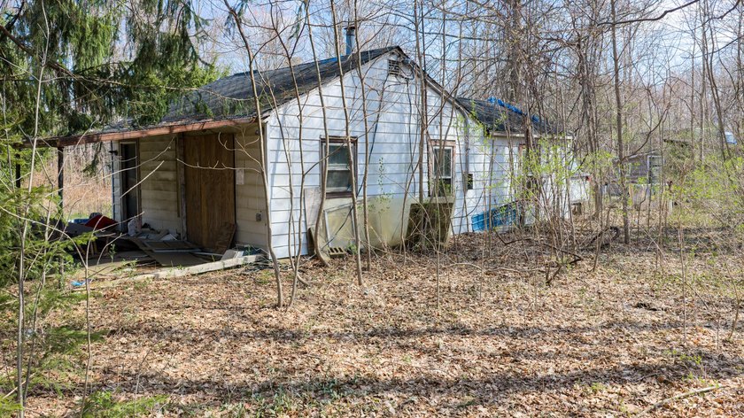 Unique new listing on ONE-ACRE with rural residential location - Beach Home for sale in New Buffalo, Michigan on Beachhouse.com