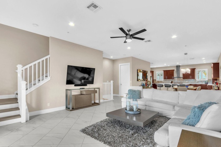 Experience prime location in Alton, right on Alton Rd with - Beach Townhome/Townhouse for sale in Palm Beach Gardens, Florida on Beachhouse.com