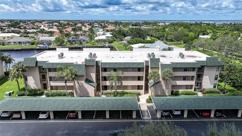 STUNNING 2 BEDROOM 2 BATH CONDO IN BANYAN POINT! This first - Beach Condo for sale in Punta Gorda, Florida on Beachhouse.com