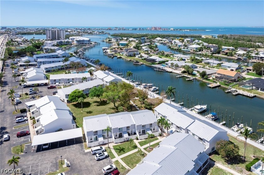 If you're looking for a home with the WOW factor, just walk into - Beach Townhome/Townhouse for sale in Fort Myers Beach, Florida on Beachhouse.com