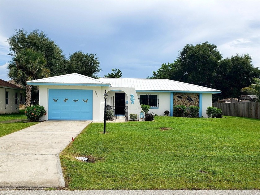 Welcome to easy Florida living! This 2-bed, 2-bath home sits in - Beach Home for sale in Port Charlotte, Florida on Beachhouse.com