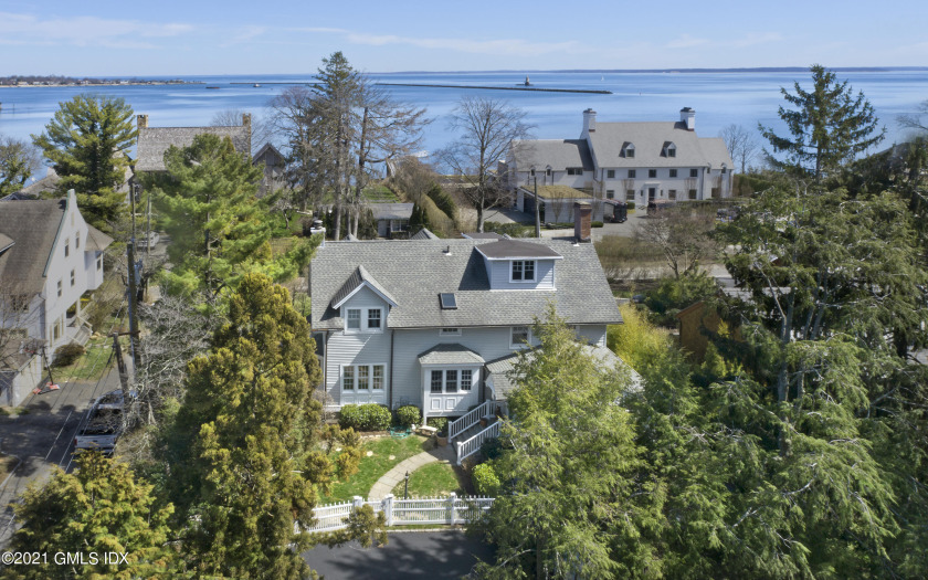 Enjoy one of the last remaining Shore Colonials in Old Greenwich - Beach Home for sale in Old Greenwich, Connecticut on Beachhouse.com