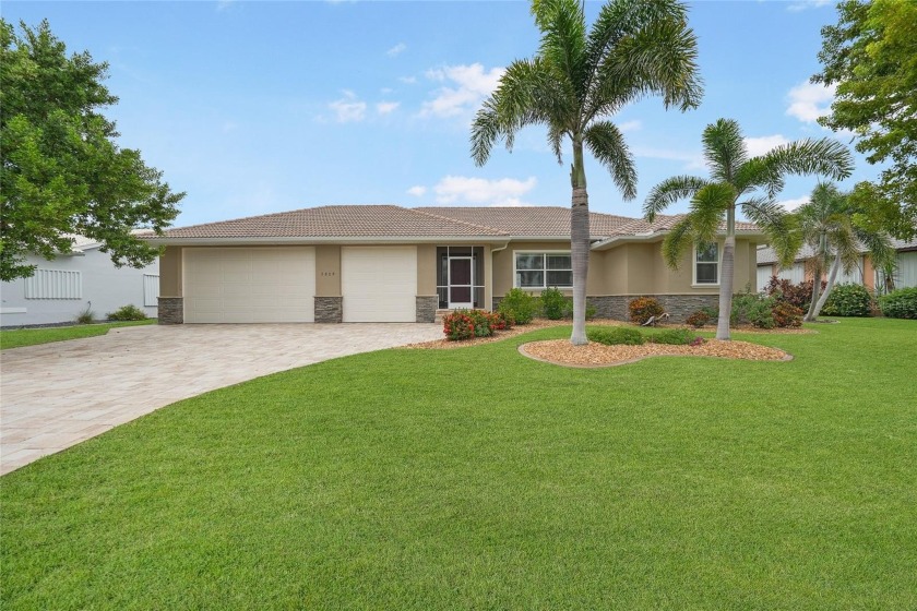 Welcome to 3829 Bordeaux Drive, perfectly situated on an - Beach Home for sale in Punta Gorda, Florida on Beachhouse.com