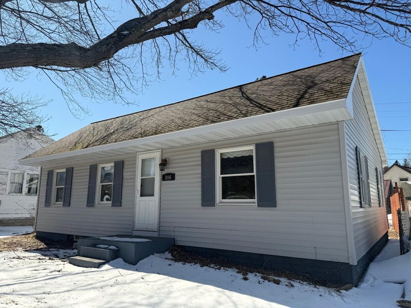 Cute & Cozy 2 bedroom, 1 bath home in Ontonagon, Michigan. There - Beach Home for sale in Ontonagon, Michigan on Beachhouse.com