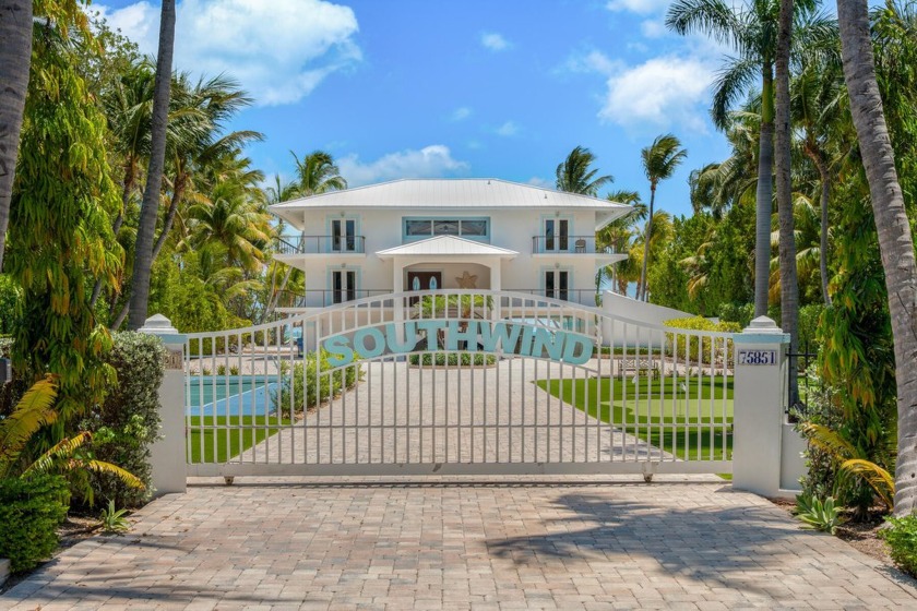 Welcome to your private tropical retreat in the heart of - Beach Home for sale in Lower Matecumbe Key, Florida on Beachhouse.com
