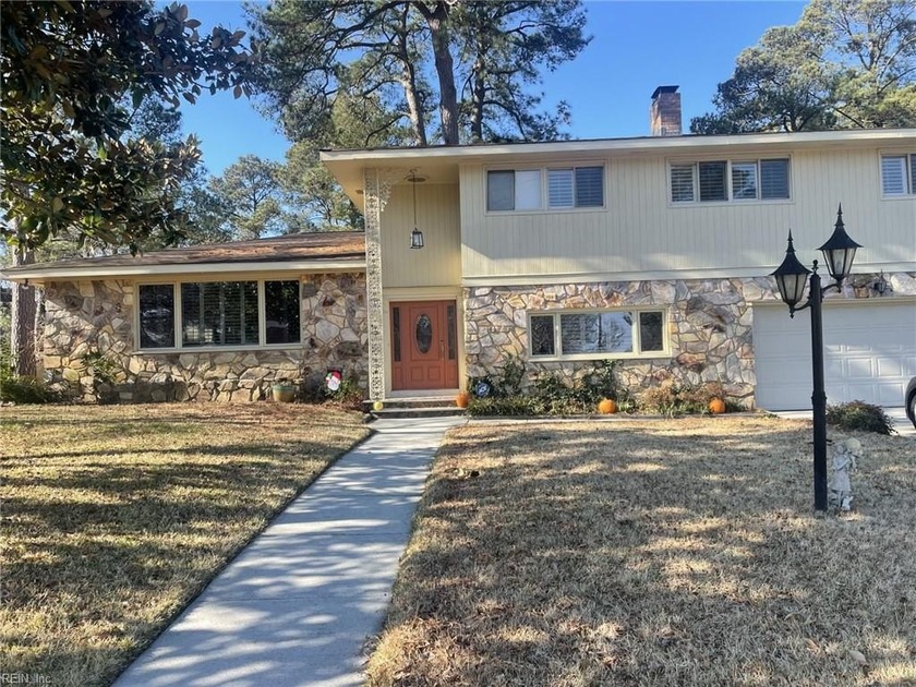 2,833 square foot per city records, located on tidal water with - Beach Home for sale in Portsmouth, Virginia on Beachhouse.com