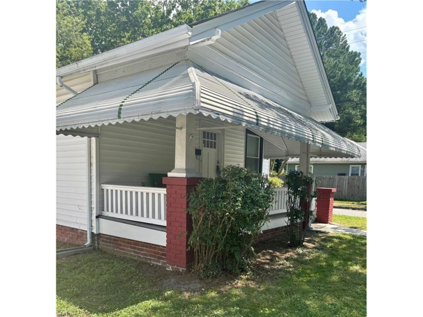 This one story home located in charming Shea Terrace is situated - Beach Home for sale in Portsmouth, Virginia on Beachhouse.com