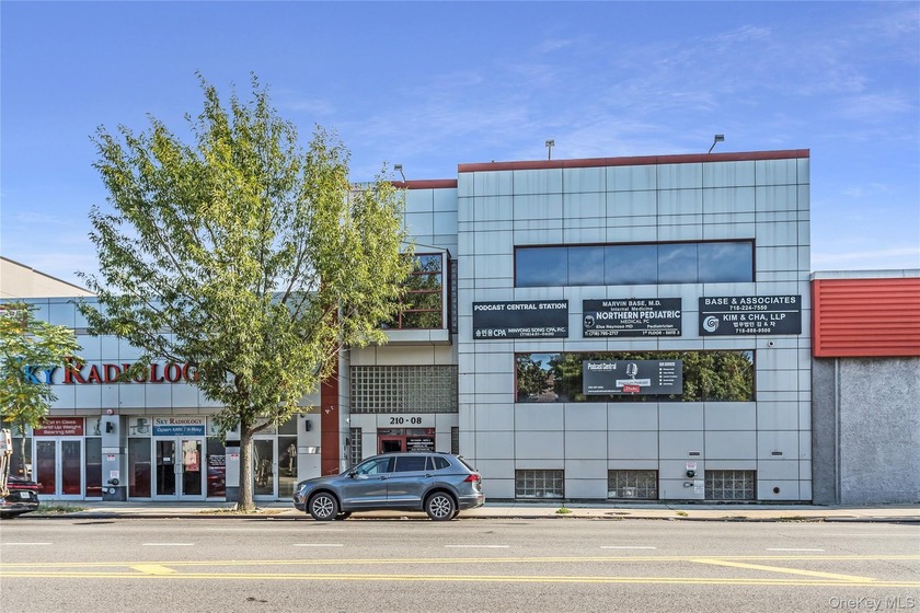 Rare opportunity to acquire a modern three-building commercial - Beach Office for sale in Bayside, New York on Beachhouse.com