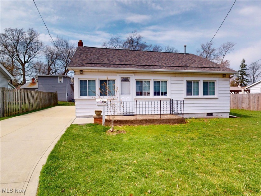 Welcome to this beautifully updated 3 bed 1 bath ranch home - Beach Home for sale in Willoughby, Ohio on Beachhouse.com