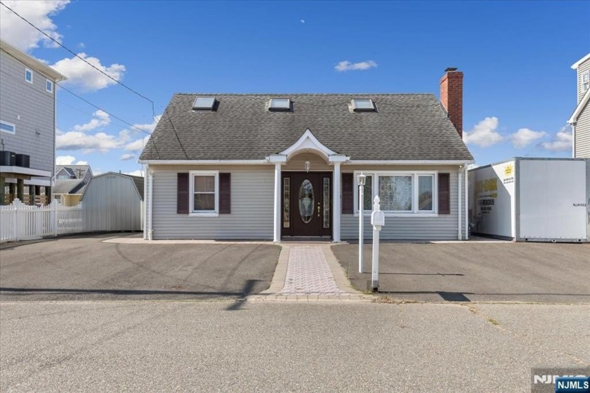 234 Cedar Dr, Bayville, NJ aEUR* Waterfront Living with 60 FT of - Beach Home for sale in Berkeley, New Jersey on Beachhouse.com
