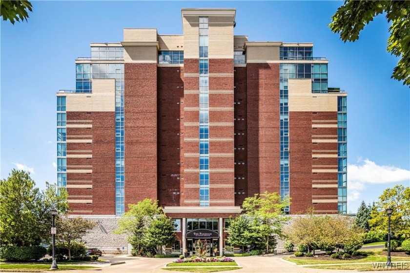 Stunning 8th-floor corner unit in Buffalo's premier waterfront - Beach Condo for sale in Buffalo, New York on Beachhouse.com