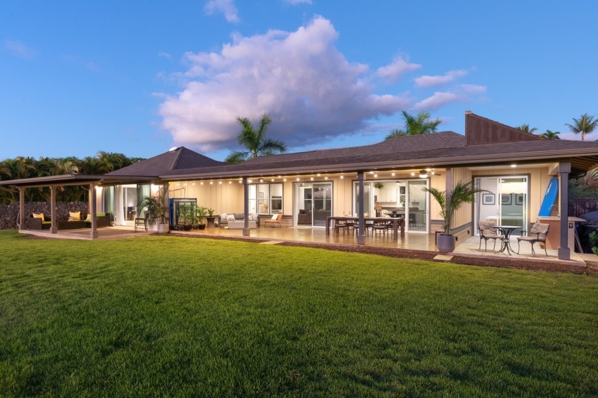 Stunning home in Kahakai Estates!  Beautifully upgraded home on - Beach Home for sale in Kailua Kona, Hawaii on Beachhouse.com