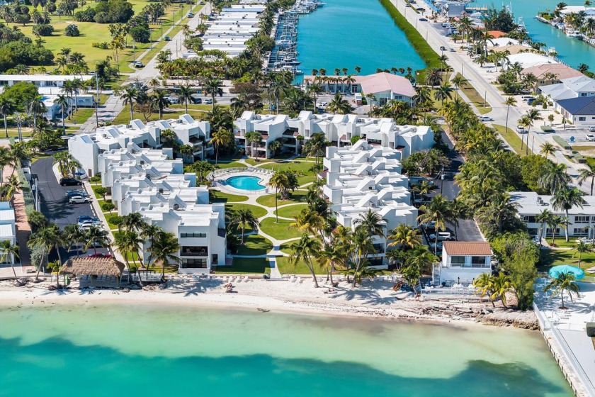 Island Living Made Easy!  Just steps from the ocean and a - Beach Condo for sale in Key Colony Beach, Florida on Beachhouse.com