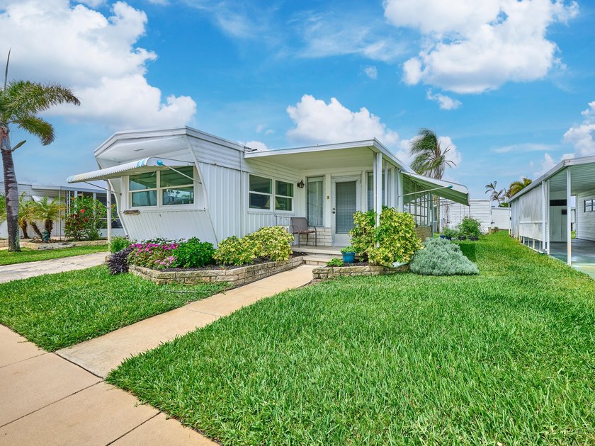 PARADISE FOR BOATERS!! Spacious, light & bright 1 Bedrm/1 Bath - Beach Home for sale in Stuart, Florida on Beachhouse.com