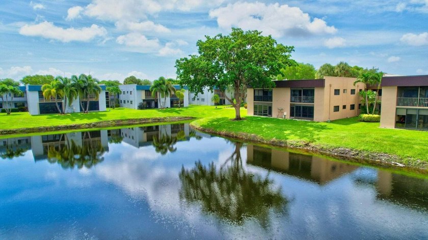 Beautiful 2 bed, 2 bath condo located on the 2nd floor in the - Beach Condo for sale in Delray Beach, Florida on Beachhouse.com