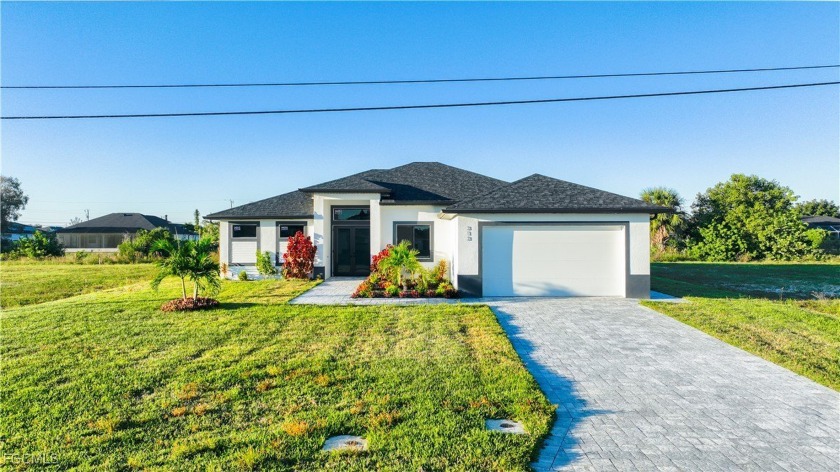 CANAL VIEW HOME, offers the perfect combination of luxury - Beach Home for sale in Cape Coral, Florida on Beachhouse.com