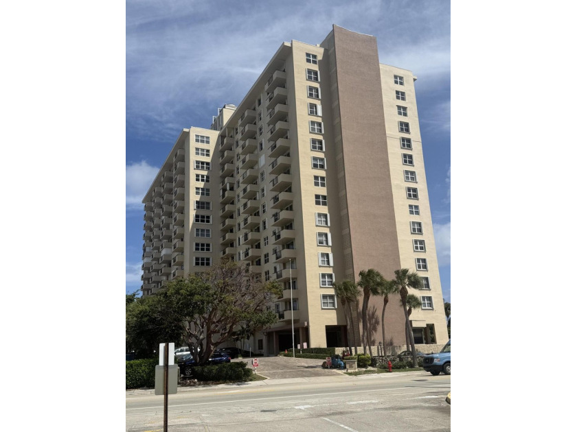 Opportunity is Knocking!! The beach lifestyle is calling your - Beach Condo for sale in Lauderdale BY The Sea, Florida on Beachhouse.com