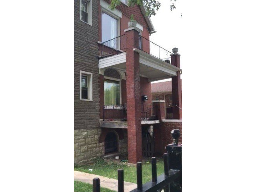 INVESTMENT property located 15 mins from DOWNTOWN CHICAGO - Beach Home for sale in Chicago, Illinois on Beachhouse.com