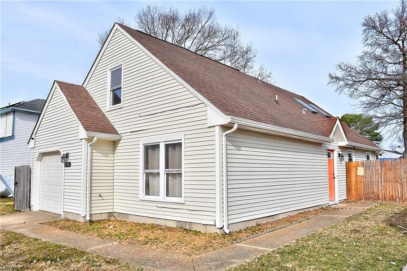 Hurry to see this great four BR, three full bath, 2000+ sq ft - Beach Home for sale in Virginia Beach, Virginia on Beachhouse.com