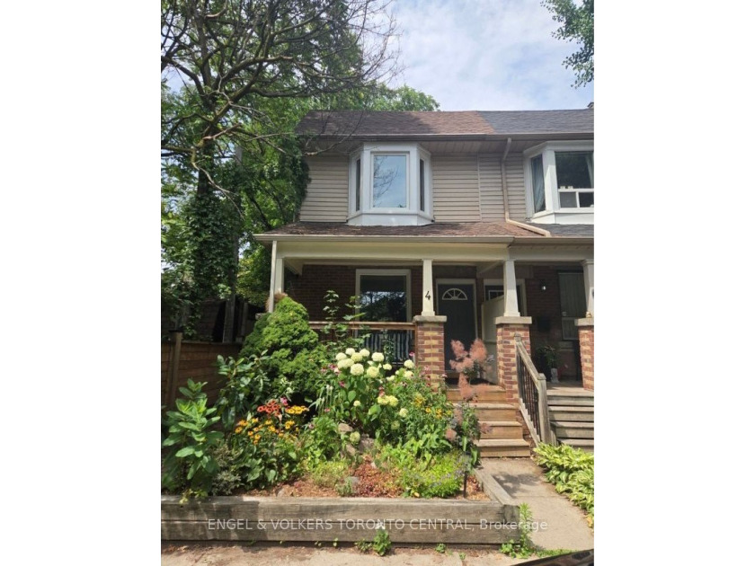 Warmth & Beauty Envelope You Upon Entering This Gorgeous 3-Bed - Beach Home for sale in Toronto, ON on Beachhouse.com