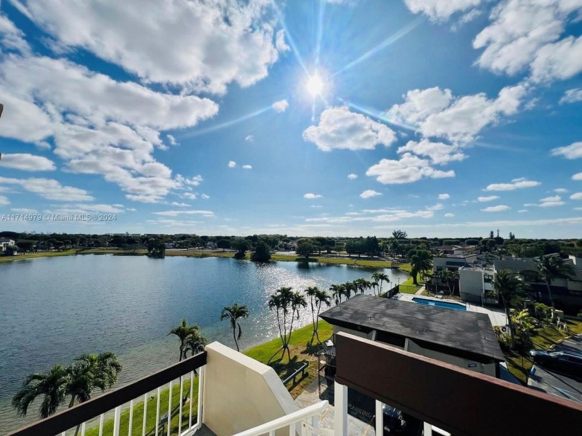 Rarely available 2 Bedroom/2 Bath, lake view Penthouse unit in - Beach Condo for sale in Miami, Florida on Beachhouse.com