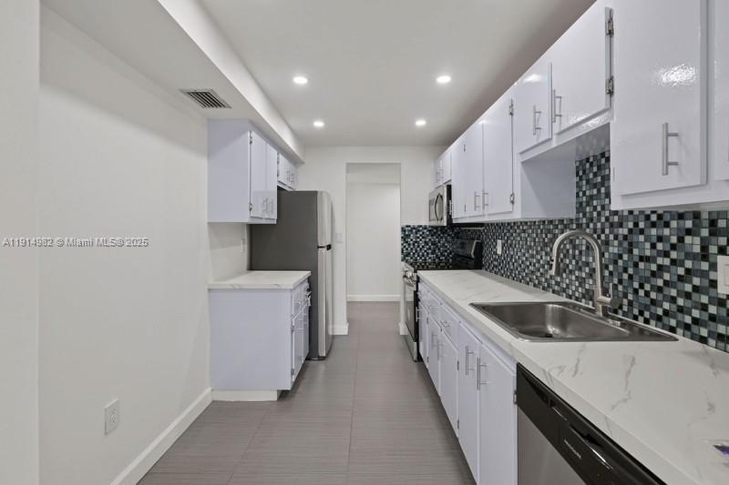 Beautiful spacious corner unit 2 Bed / 2 bath, 9th Floor, with - Beach Condo for sale in Lauderhill, Florida on Beachhouse.com