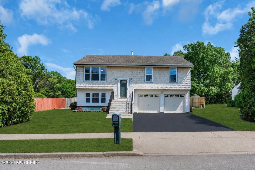 A new chapter begins here ,updated and move-in ready for its - Beach Home for sale in Barnegat, New Jersey on Beachhouse.com