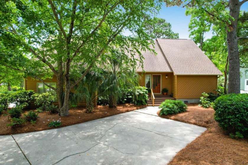 Nestled on a quiet cul-de-sac in the highly desirable Snee Farm - Beach Home for sale in Mount Pleasant, South Carolina on Beachhouse.com