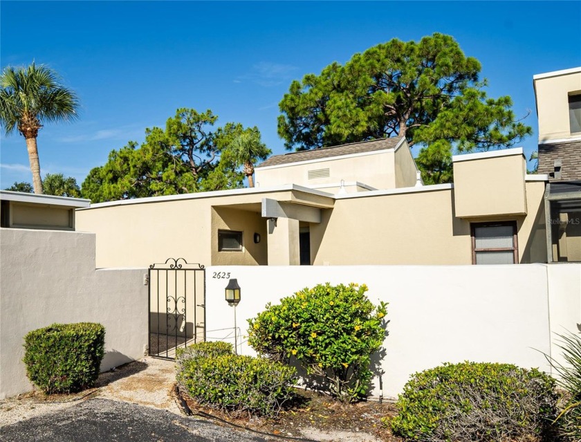 Discover the ultimate in modern living at this stunning villa in - Beach Home for sale in Sarasota, Florida on Beachhouse.com