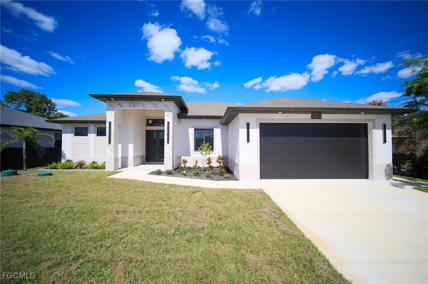 Beautiful and beautiful house in the best location, is perfect - Beach Home for sale in Lehigh Acres, Florida on Beachhouse.com