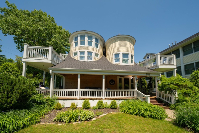 Completely renovated 7 bedrooms, 7 bathrooms, 7 gas fireplaces - Beach Home for sale in South Haven, Michigan on Beachhouse.com