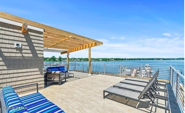 Upper floor apartment, waterfront amenities for a grand - Beach Condo for sale in Red Bank, New Jersey on Beachhouse.com