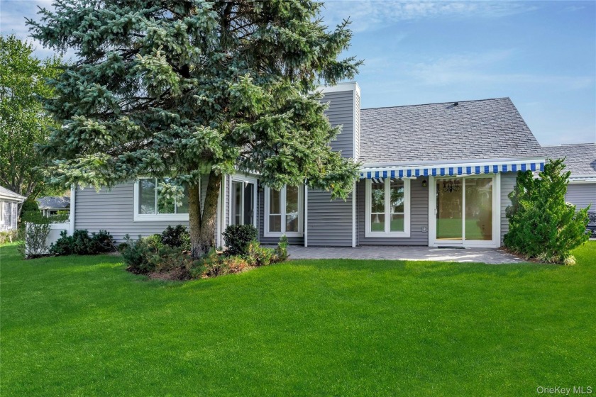 LOCATION! LOCATION! This rare Beachcomber is perfectly - Beach Condo for sale in Moriches, New York on Beachhouse.com