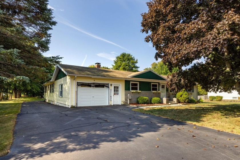 Welcome to the beautiful Town of Rye. This is a unique - Beach Home for sale in Rye, New Hampshire on Beachhouse.com