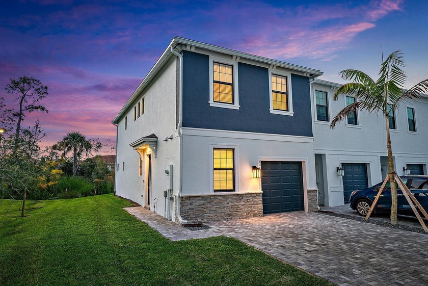 BRAND NEW End-Unit Townhome on PRIME CORNER LOT in Stuart! This - Beach Townhome/Townhouse for sale in Stuart, Florida on Beachhouse.com