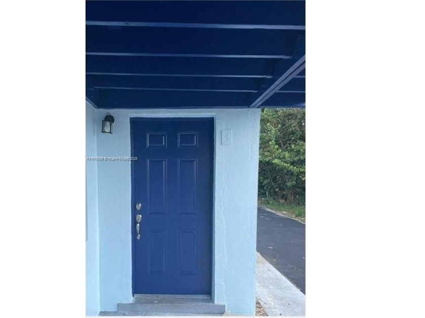 Excellent investment opportunity. Triplex. Each unit 2 bedrooms - Beach Townhome/Townhouse for sale in West Palm Beach, Florida on Beachhouse.com