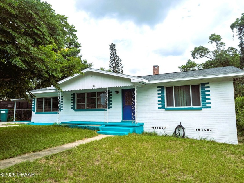 Welcome to 142 6th Street - a delightful 2-bedroom, 2-bathroom - Beach Home for sale in Holly Hill, Florida on Beachhouse.com
