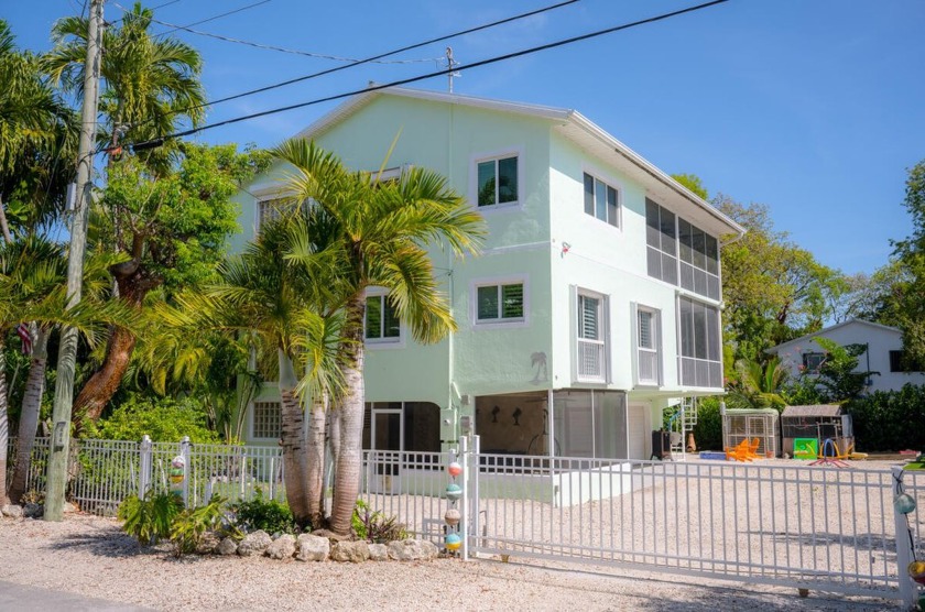 This one-of-a-kind, 5 bedroom, 4.5 bathroom home offers a truly - Beach Home for sale in Key Largo, Florida on Beachhouse.com